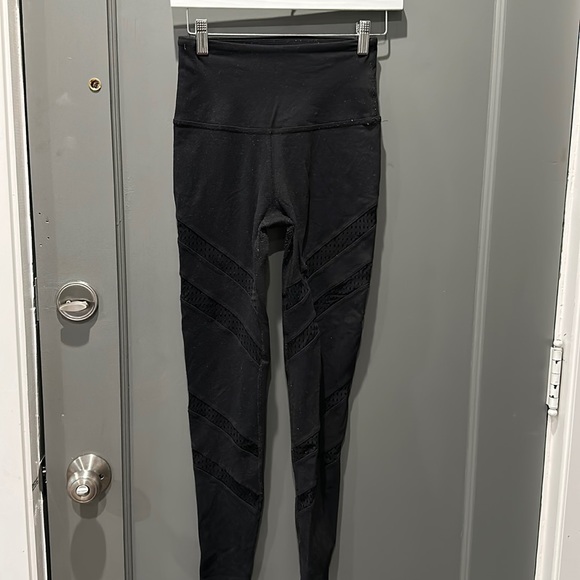 Beyond Yoga black leggings - Picture 1 of 6